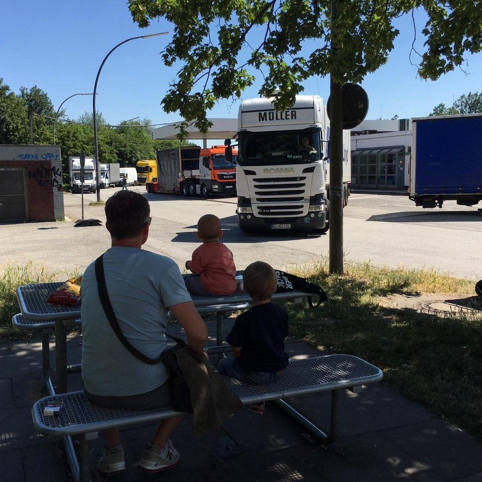 a043ae37-838b-470b-b6b3-6c469d56e00c